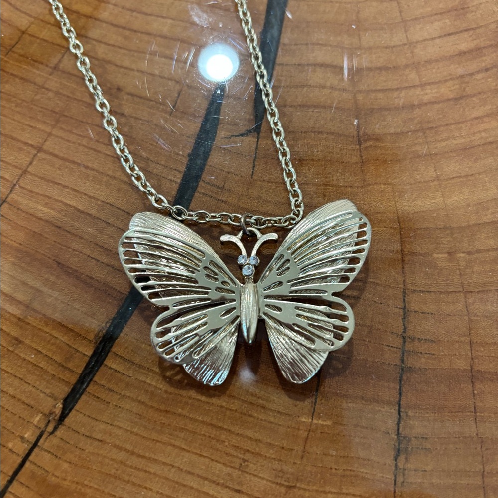 Elegant Gold Butterfly Pendant Necklace